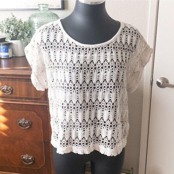 F21 Lace Croptop    - Picture 1 of 5